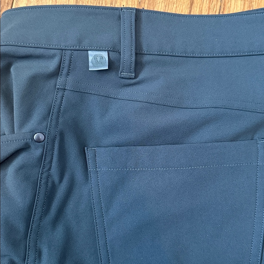 lululemon athletica commission Men's Dark Sage Green Stretch Pants - Picture 4 of 6
